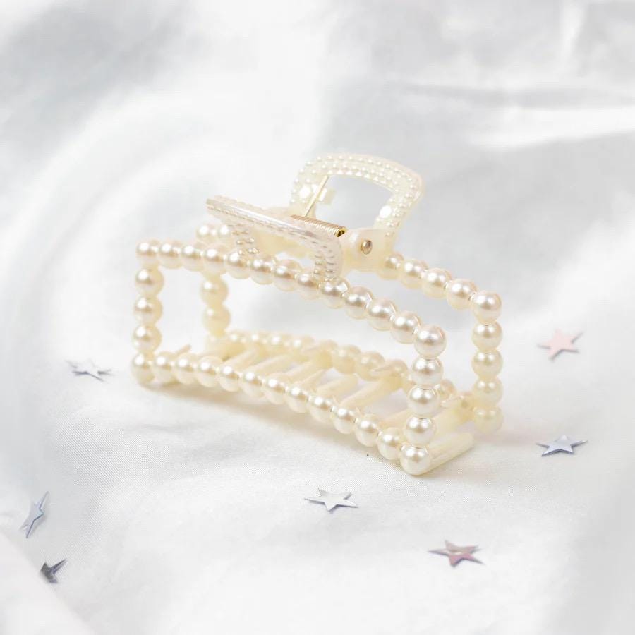 Pearl Hair Claw Clip: Elegant Open Square Design