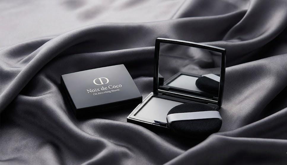 Bamboo Charcoal Oil Absorbing Sheets | Mirror Compact, Puff Applicator