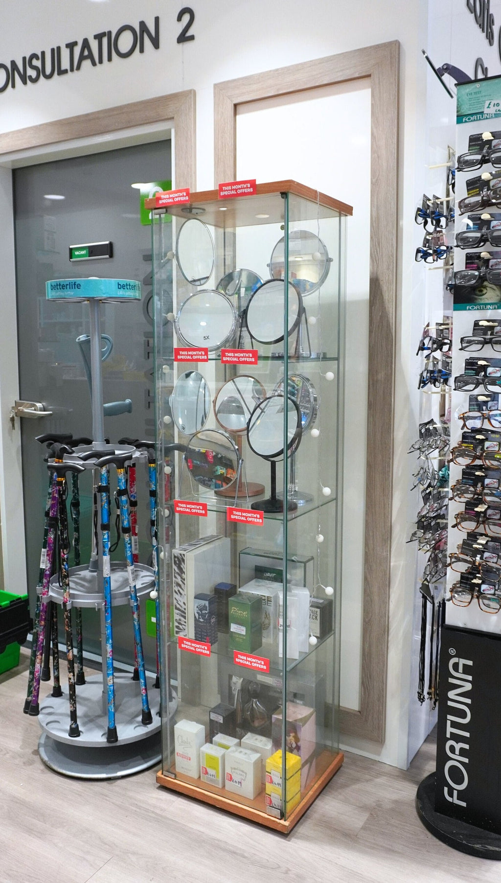 Diva 5x/7x/10x Magnifying Suction Pad Mirror | Portable, travel-friendly | Premium Plastic | Minimalist | Wall Mirror | Chrome, Gold, White