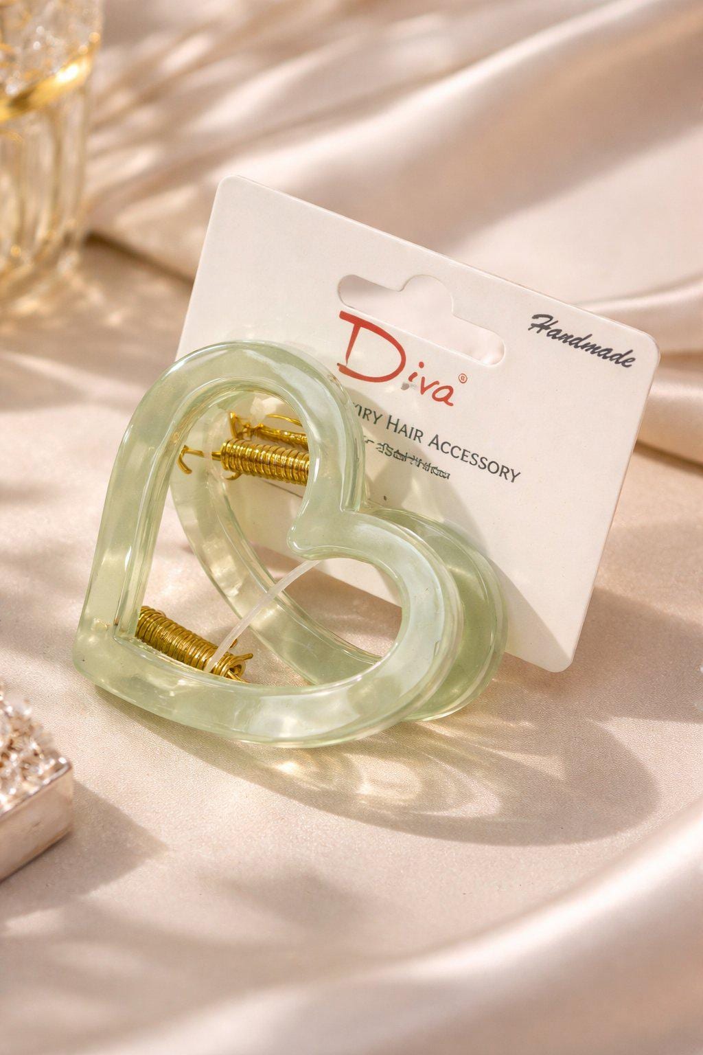 Jade Green Heart Claw Clip – Korean Resin Hair Accessory