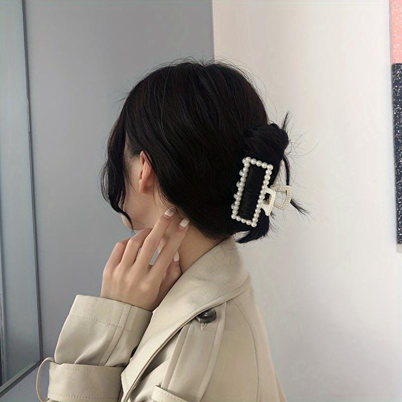 Pearl Hair Claw Clip: Elegant Open Square Design